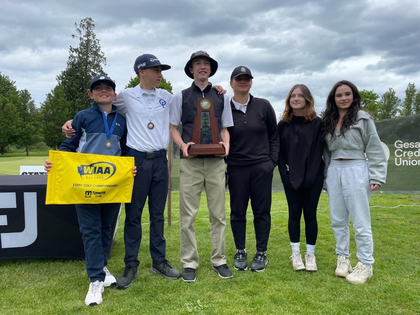  The  2024 Orcas High  Golf Team (Photo: OHS Golf) 