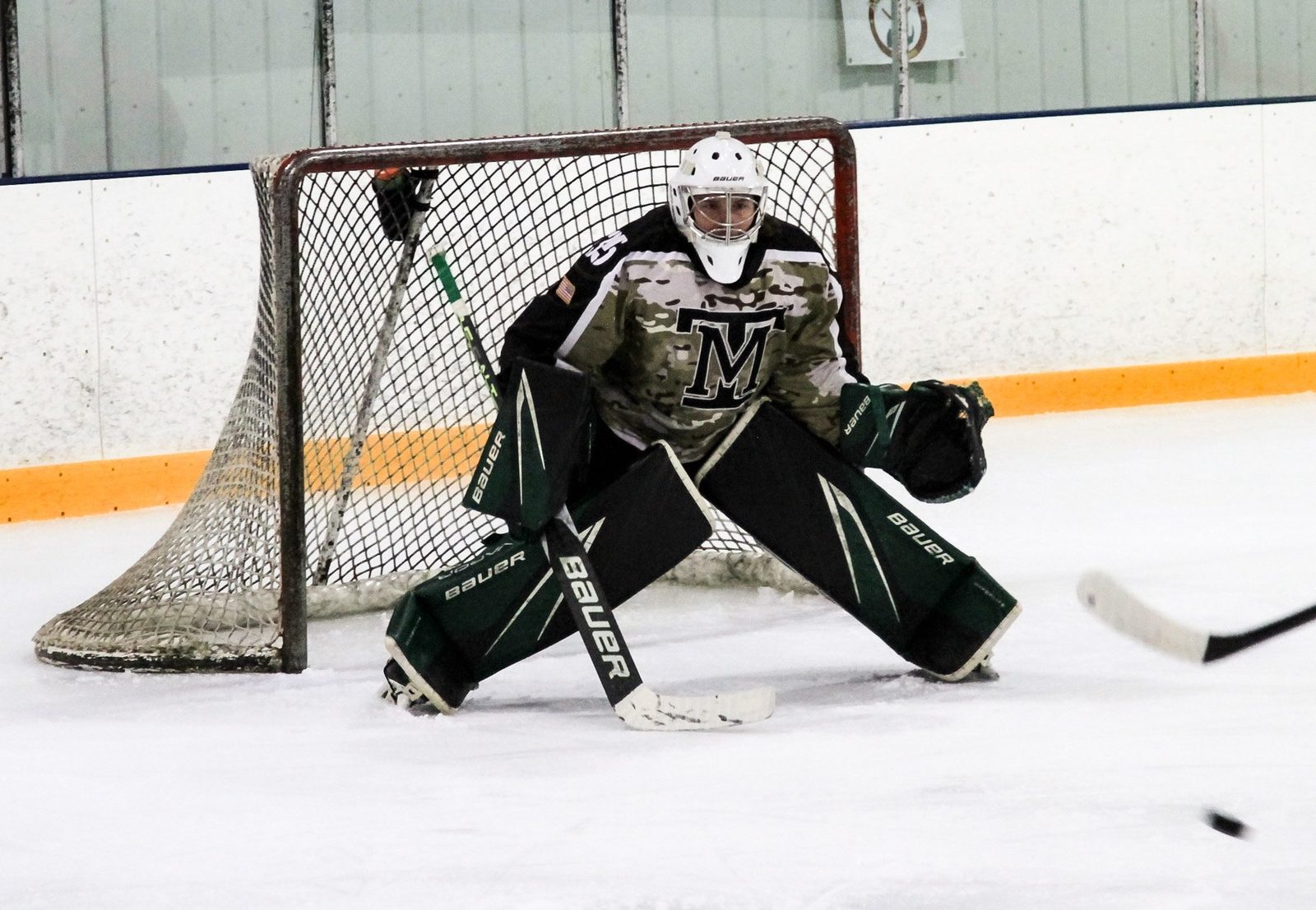  Kazmierczak in net  (BNO Photo) 